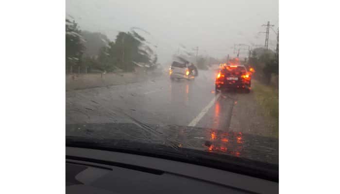 VIDEO: Ploaia torențială a îngreunat traficul rutier pe DN1 marți după amiază